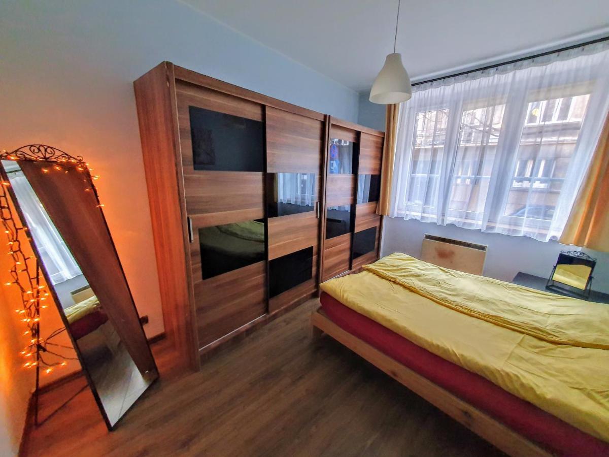 Basic, Quiet Apartment Close To Main Square Краков Экстерьер фото